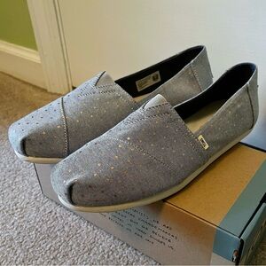 NEW Toms Classics Blue Chambray with Rose Gold Metallic Dots Flats (size 9)